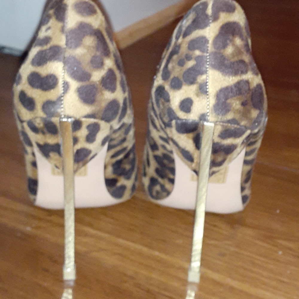 Heels - Picture 3 of 3